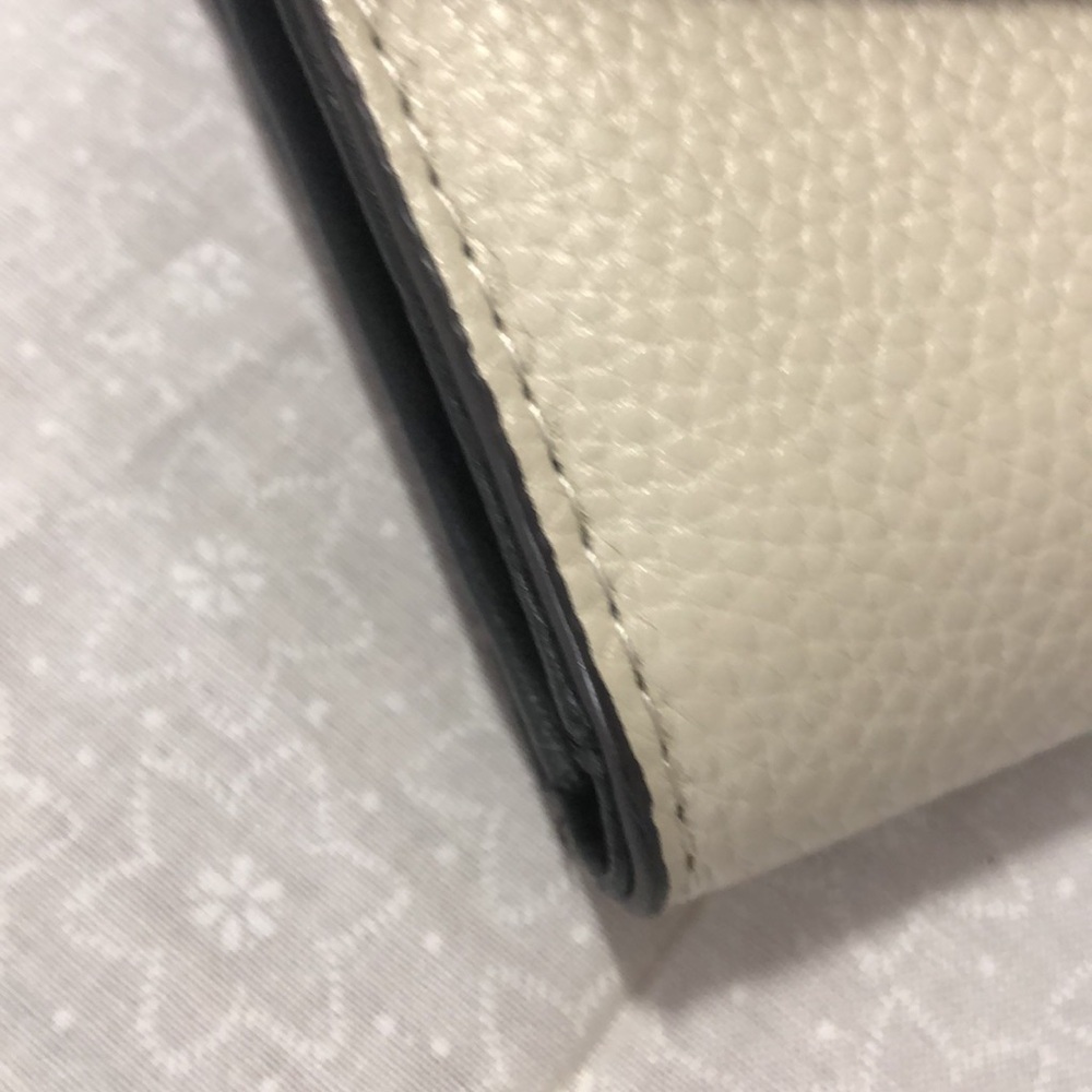 Liz Claiborne Two Tone Wallet - Picture 4 of 15